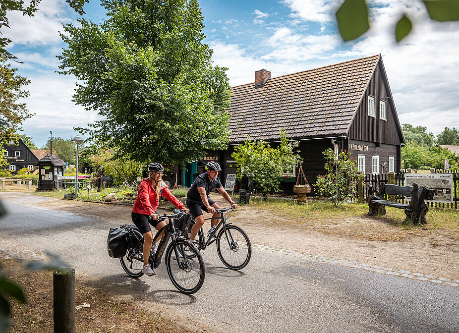 Bett+Bike bringt Radfahrende zu passenden Unterkünften. Bett+Bike bringt Radfahrende zu passenden Unterkünften.