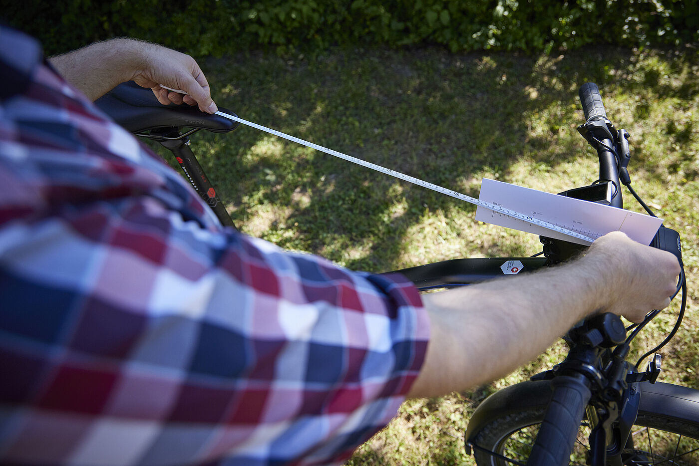 Der Abstand zwischen Sattel und Vorbau ist in zweifacher Hinsicht wichtig: in der Waagerechten (als Längenabstand) und in der Senkrechten (Sattelüberhöhung).